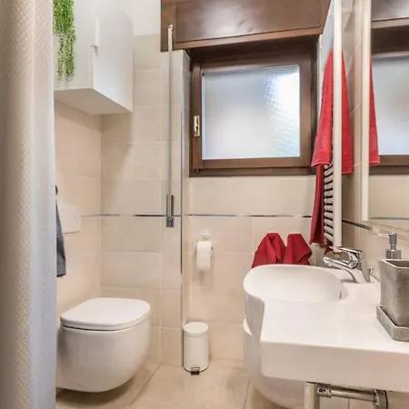 Casa Punta Gro Con Piscina سيرمِيوني