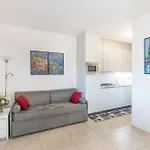Casa Punta Gro Con Piscina سيرمِيوني