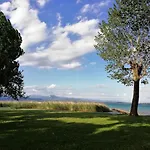 Casa Punta Gro Con Piscina سيرمِيوني