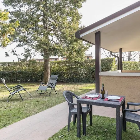 Casa Punta Gro Con Piscina アパート シルミオーネ