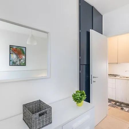 アパート Casa Punta Gro Con Piscina シルミオーネ