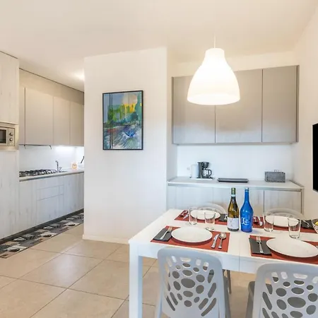 Casa Punta Gro Con Piscina シルミオーネ