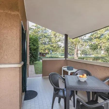 Casa Punta Gro Con Piscina アパート シルミオーネ