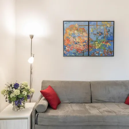 Casa Punta Gro Con Piscina アパート シルミオーネ