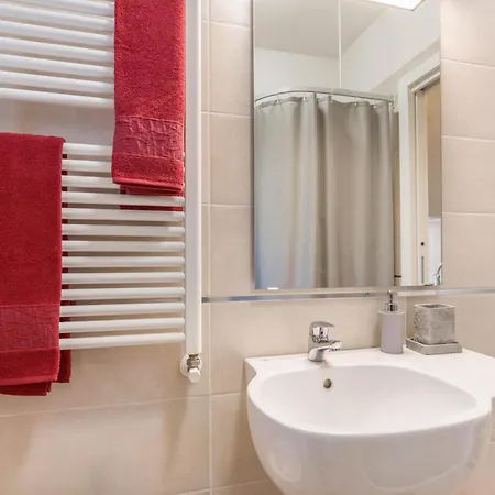 Casa Punta Gro Con Piscina シルミオーネ